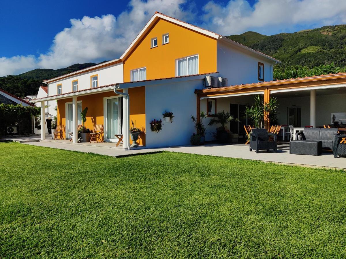 Casa D'Avo Guesthouse And Apartment Urzelina Luaran gambar