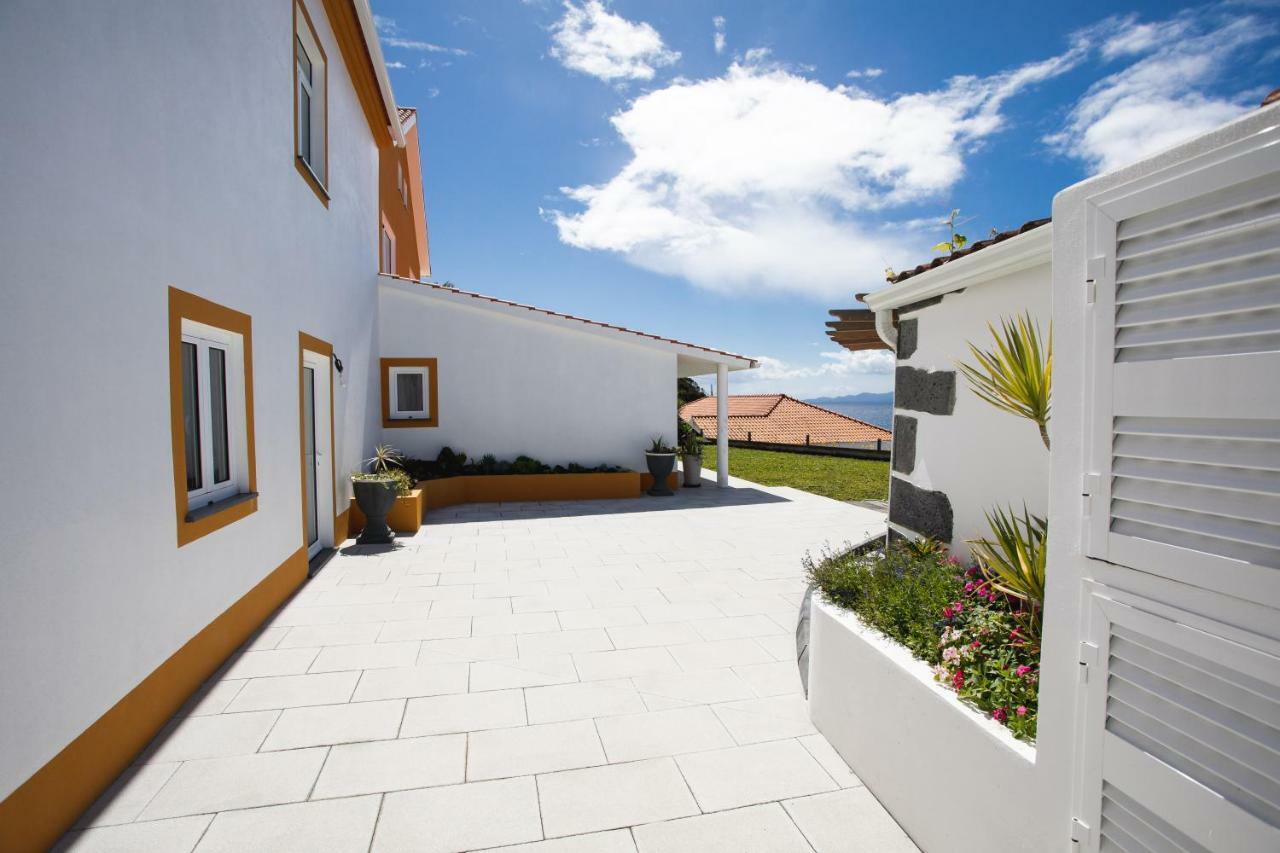 Casa D'Avo Guesthouse And Apartment Urzelina Luaran gambar